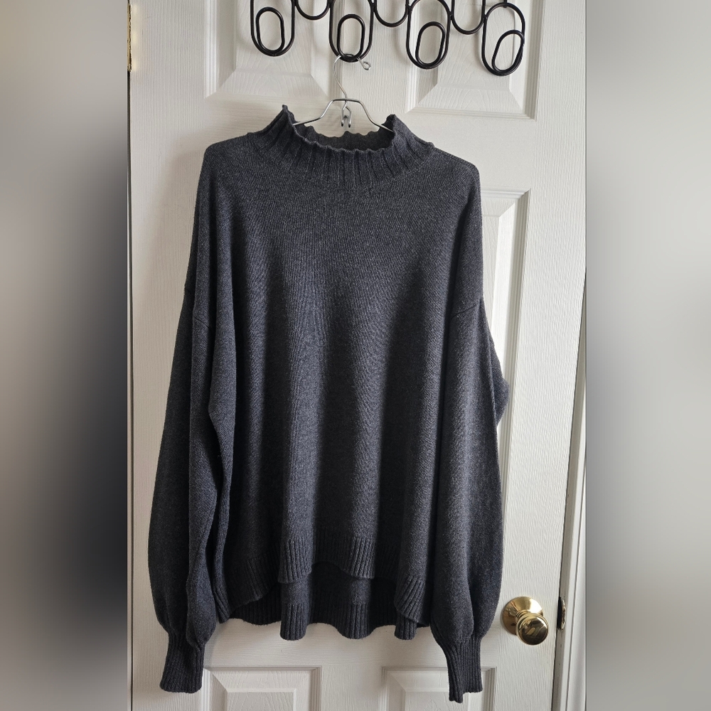 Michael Kors Pull Over Sweater. XL
